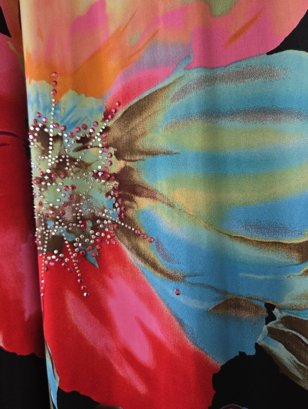 Bali | Black Tank Top with Vibrant Floral Print, Ptp 18 1/2" To 25" - Picture 5 of 8